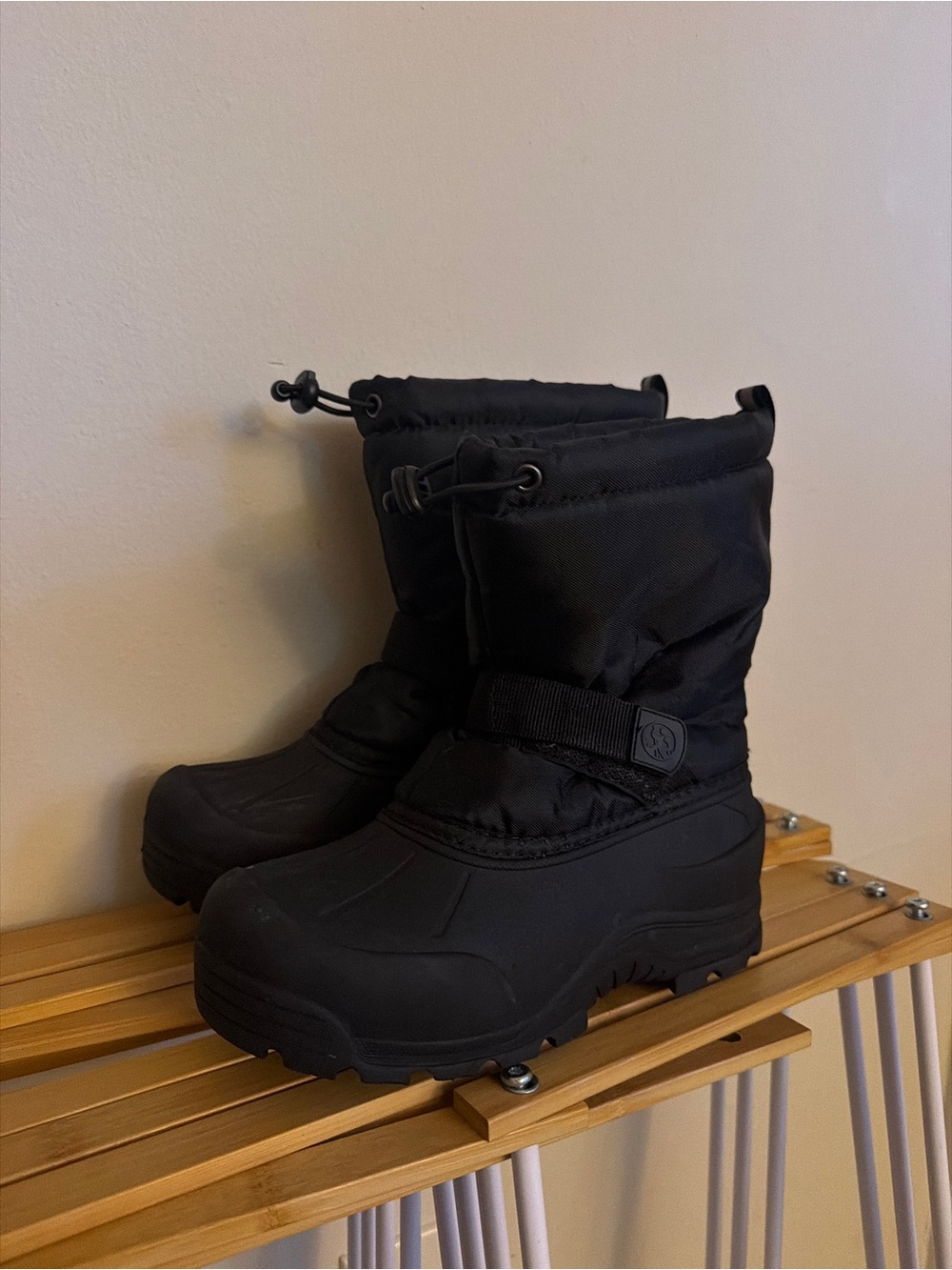 3M Thinsulate Kids Black Insulated Snow Boots with Drawcord